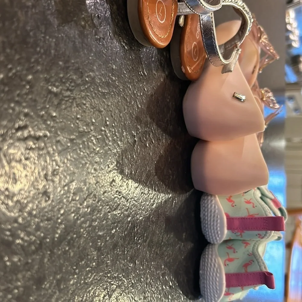 Girls spring summer shoes sizes 7,8,9 Cat and Jack Melissa Cherokee EUC child